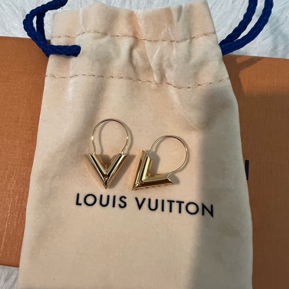 Louis Vuitton V for Vuitton Earrings